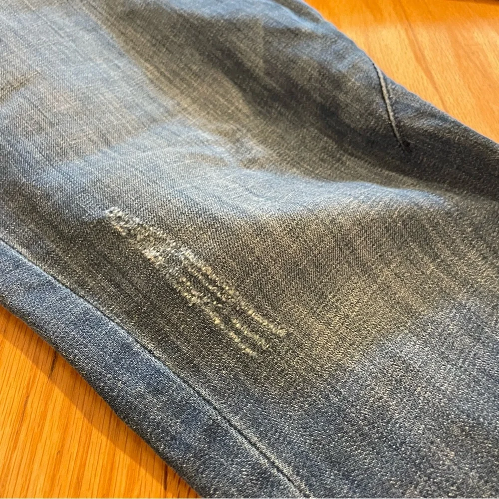 Rock & Republic Cropped Distressed Jeans - Picture 5 of 10